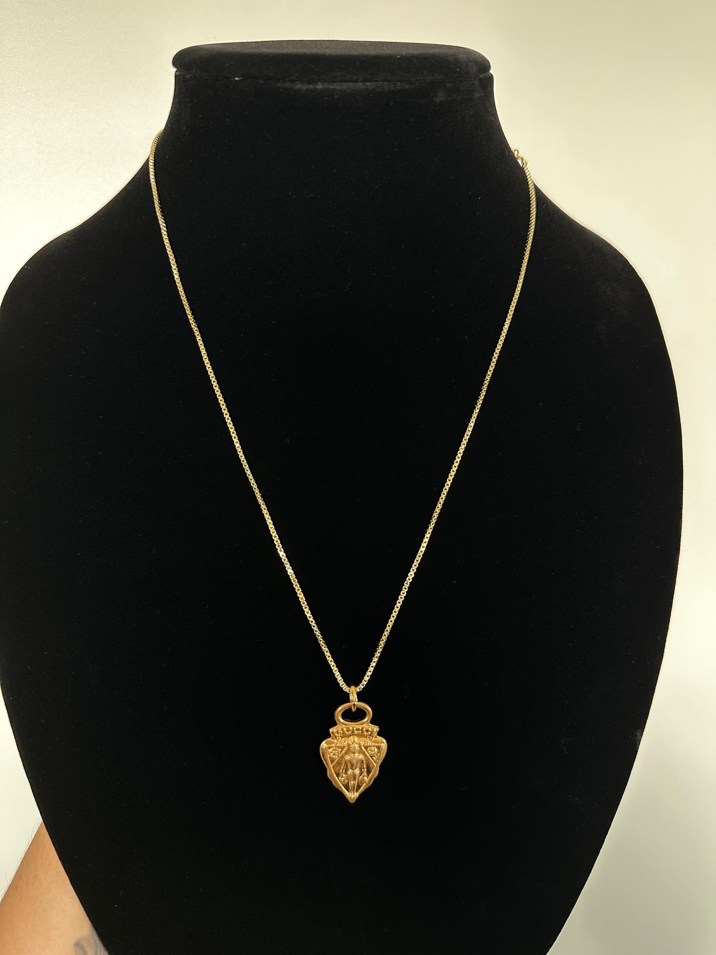 Gigi Coat of Arms Necklace with 18K Gold Box Chain